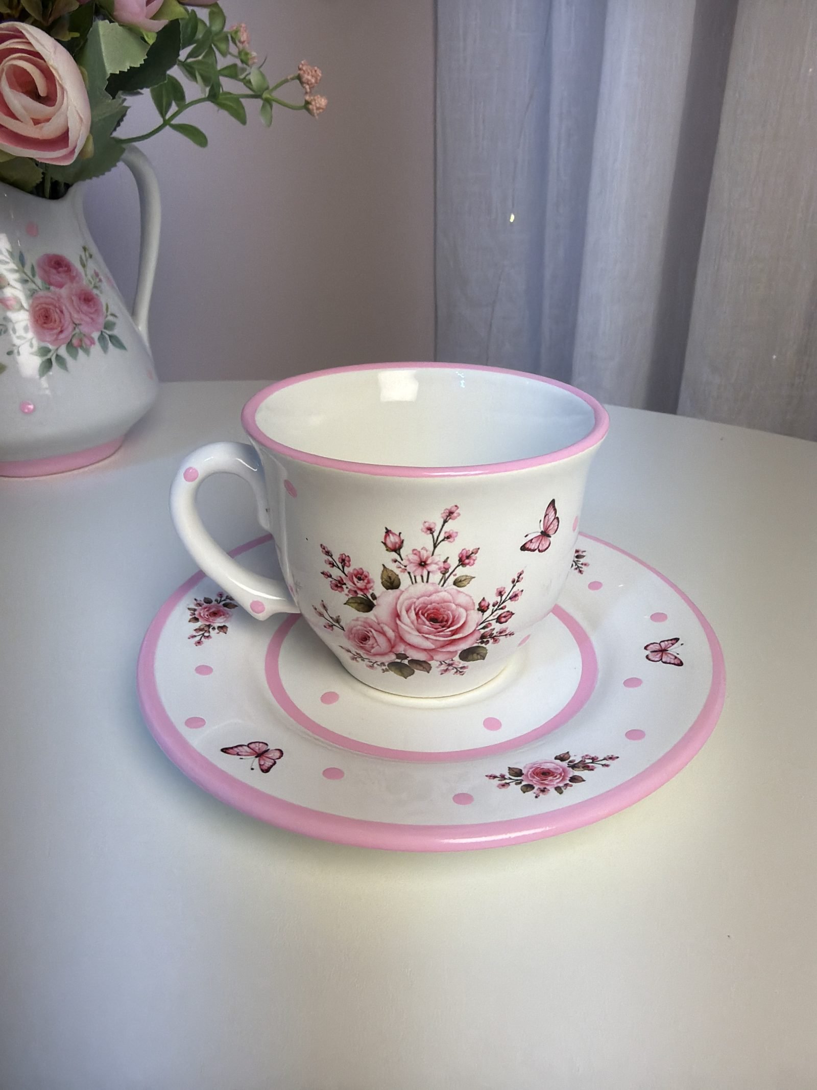 Xícara de chá Rosas e Borboletas com Poás Rosa